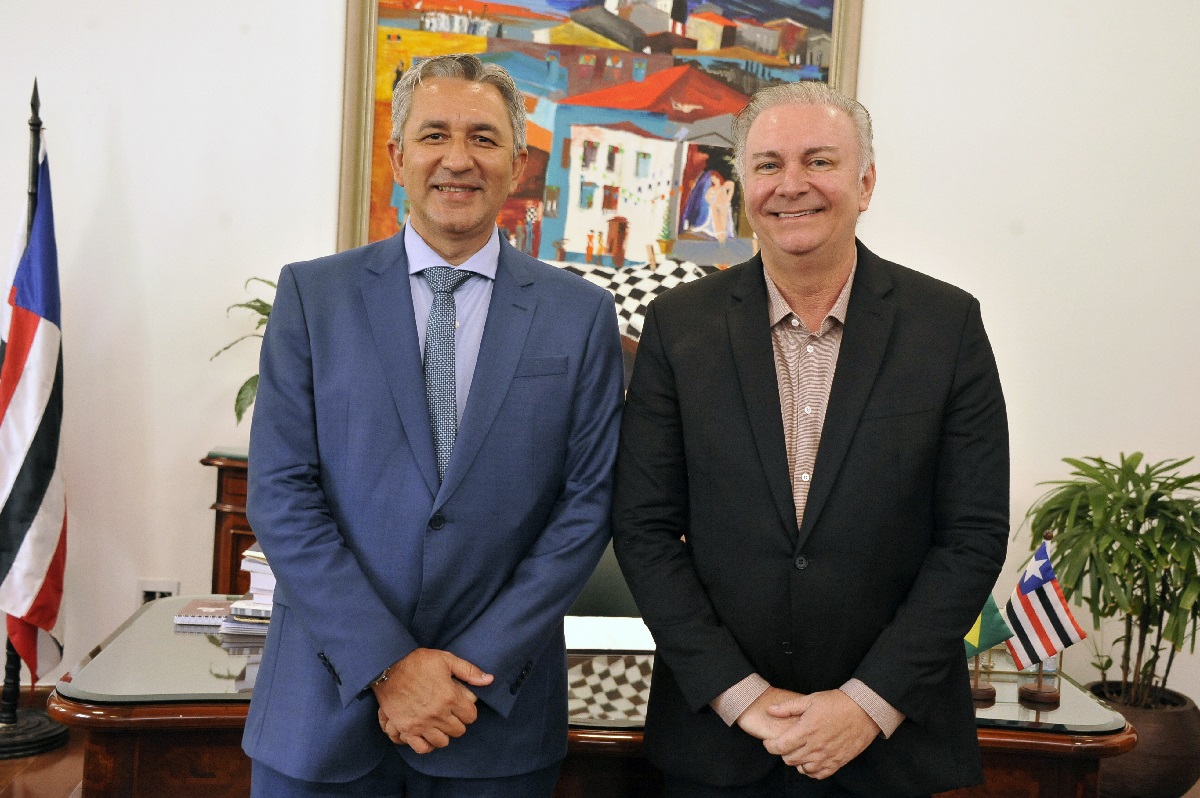 Foto horizontal do Presidente da Arpen e do presidente do TJMA