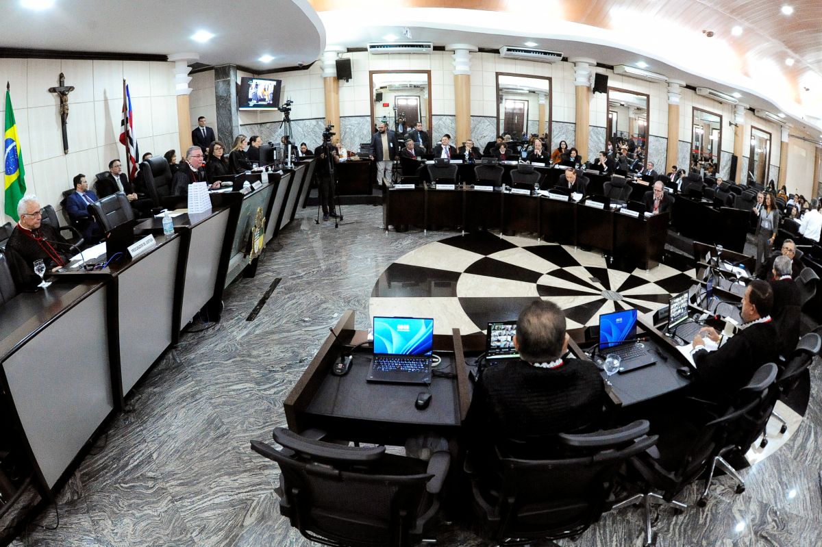 Foto horizontal da Sessão Plenária do TJMA que elege juíza Manuella Faria para o TRE-MA