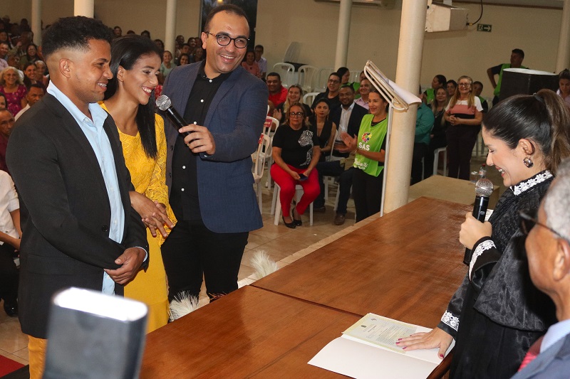 juiza celebra casamento do casal mais novo