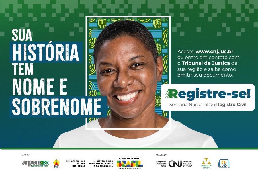 card com fundo verde e azul, mulher sorri em primeiro plano, logomarca da campanha registre-se