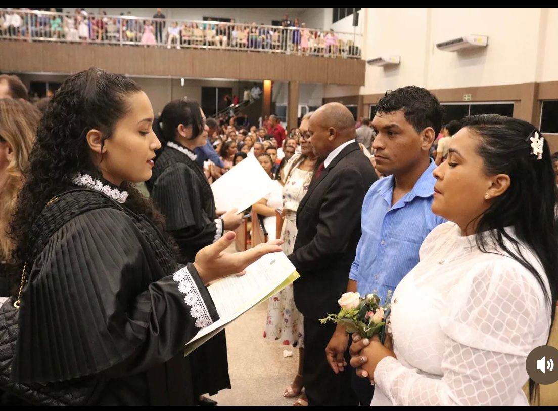 juíza celebra casamento