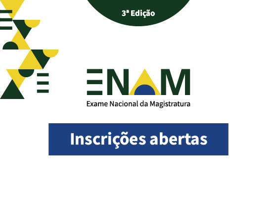 imagem que faz parte de um anúncio para o "Exame Nacional da Magistratura" (ENAM), especificamente a 3ª edição. Aqui estão os detalhes principais:

Edição: No topo, há um círculo verde com o texto "3ª Edição".

Título: A sigla "ENAM" é destacada em letras grandes, com o "A" estilizado para se parecer com um triângulo amarelo e um círculo azul na base, remetendo à bandeira do Brasil.

Subtítulo: Logo abaixo de "ENAM", está escrito "Exame Nacional da Magistratura".

Chamada para Ação: Um retângulo azul com o texto "Inscrições abertas".

Elementos Gráficos: Do lado esquerdo, há formas geométricas abstratas nas cores verde e amarela.

Essa imagem é relevante porque anuncia a abertura das inscrições para a terceira edição do Exame Nacional da Magistratura, algo importante para quem deseja seguir uma carreira no Judiciário no Brasil.