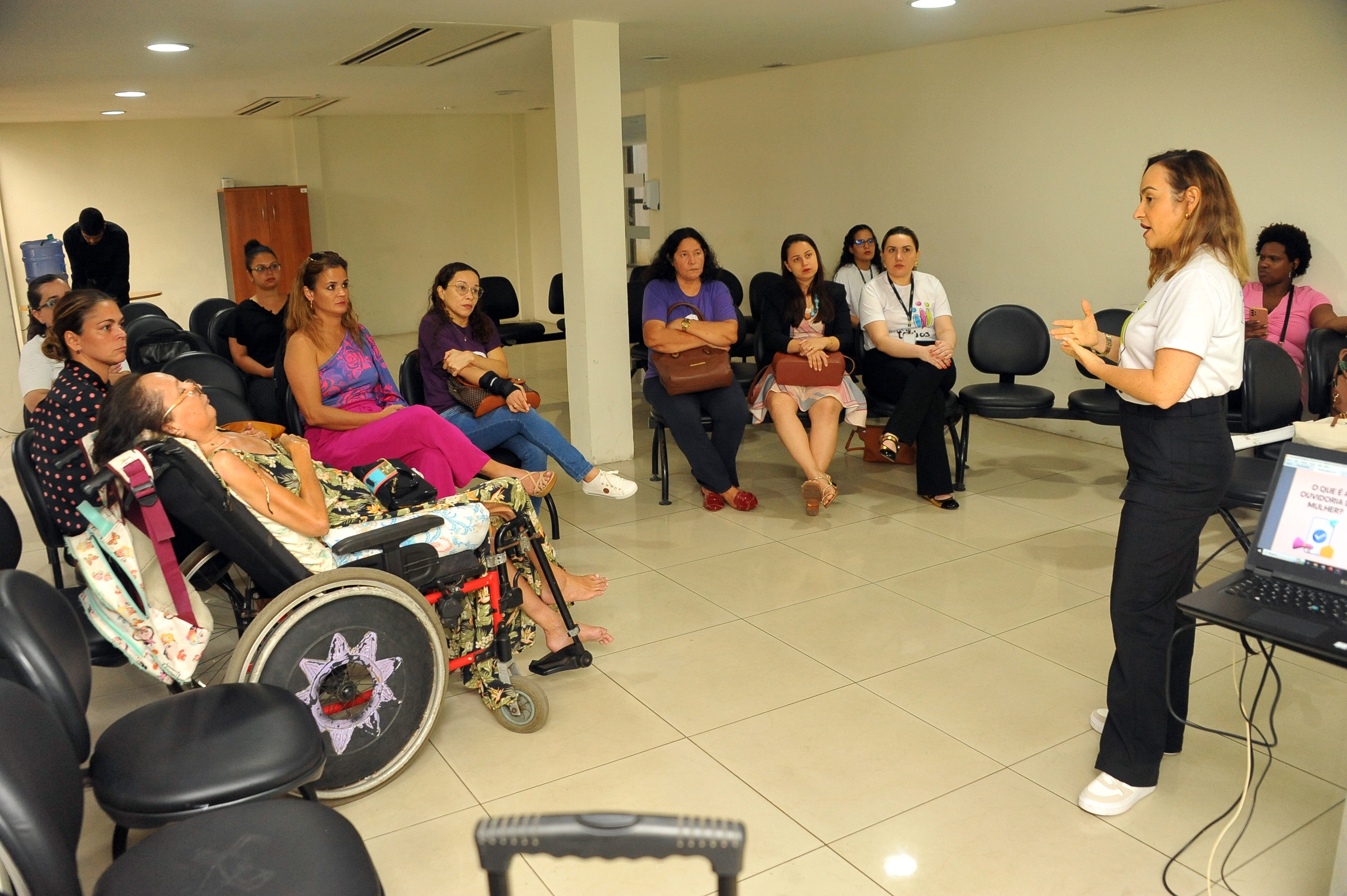 OUVIDORIA DA MULHER PROMOVE A PRIMEIRA ATIVIDADE DO PROGRAMA  "OUVIDORIA PARA TODAS" - RODA DE CONVERSA EM ALUSÃO AO DIA INTERNACIONAL DA PESSOA COM DEFICIÊNCIA  NO FÓRUM DESEMBARGADOR SARNEY COSTA 06/12/2023