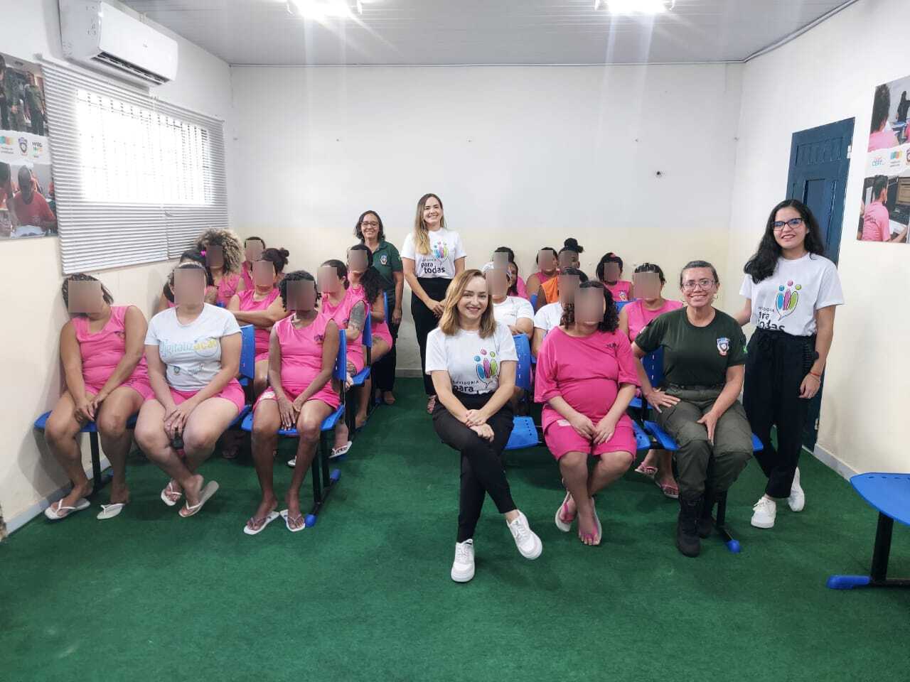 OUVIDORIA DA MULHER REALIZA ATIVIDADE DO PROGRAMA "OUVIDORIA PARA TODAS" NA UNIDADE PRISIONAL DE RESSOCIALIZAÇÃO FEMININA - 12/03/2024