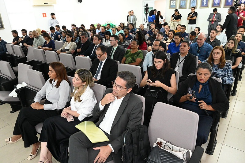 Foto colorida da Jornada da Sustentabilidade 2024 no auditório da AMMA. Várias pessoas sentadas no auditório da AMMA.