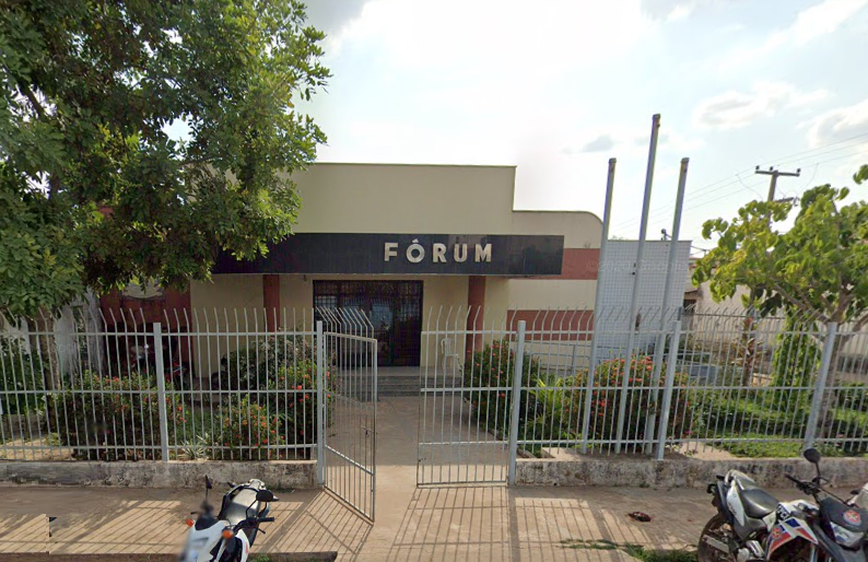 Foto da fachada frontal do Fórum de Penalva