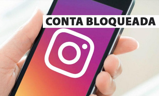 imagem na qual aparece uma mão segurando um celular e o simbolo de uma rede social, com a expressão CONTA BLOQUEADA