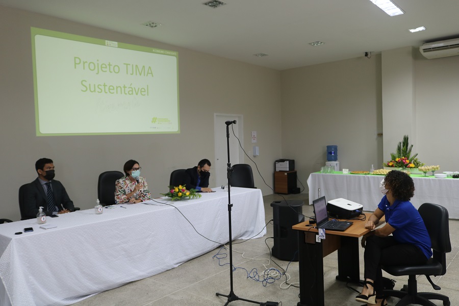 Mesa com a desembargadora Francisca Galiza e juízes Ailton Gutemberg e Marcos Aurelio Velozo durante apresentação do projeto TJMA Sustetnável em Caxias