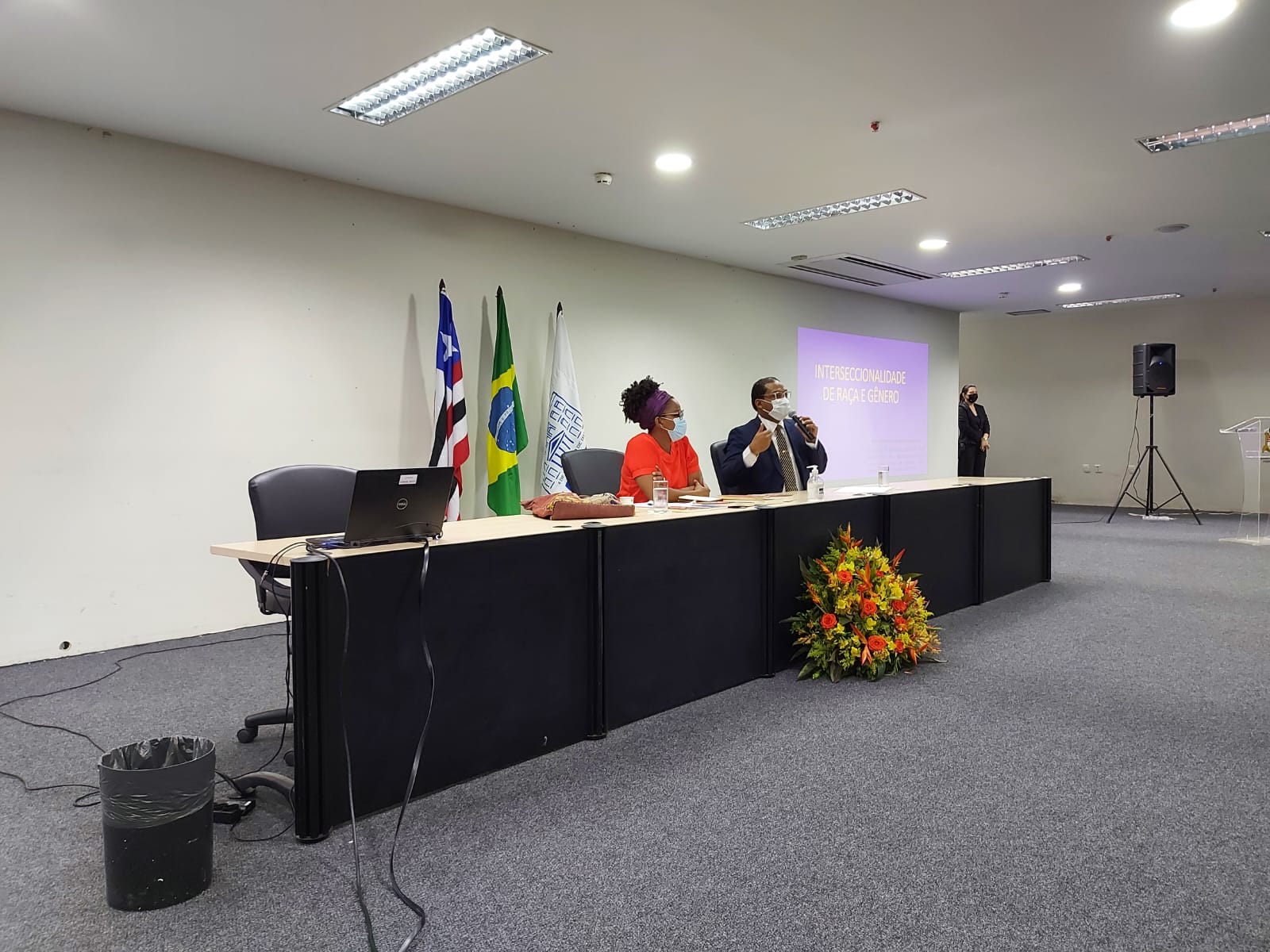 Pesquisadora e ativista Francilene Cardoso, com o juiz Marco Adriano Fonseca