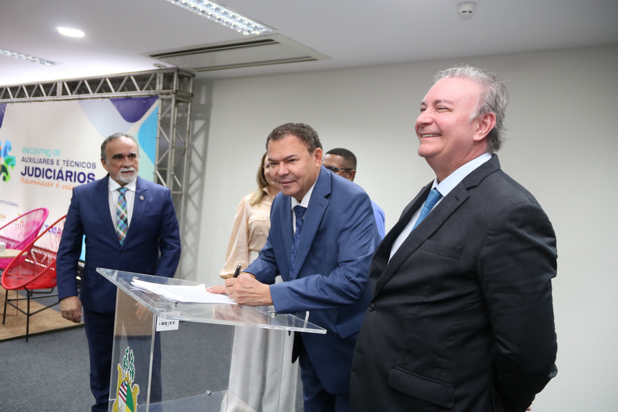 dia do auxiliar e técnico judiciário