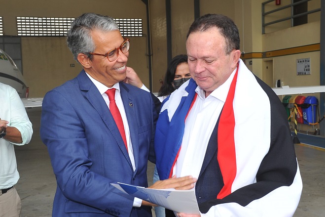 Presidente do TJMA, desembargador Paulo Velten e o governador Carlos Brandão.