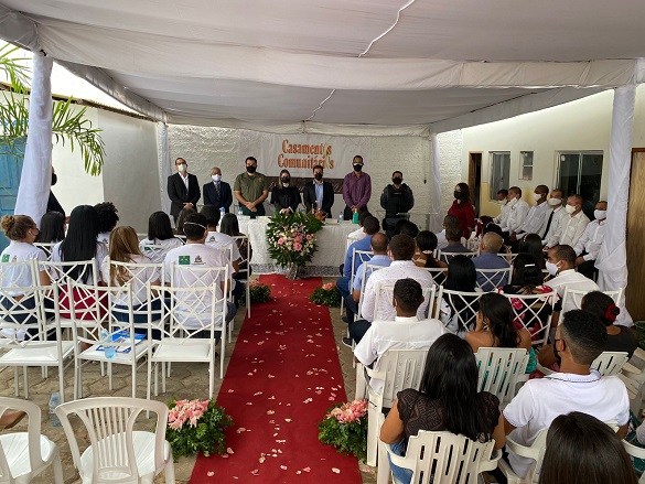 Casamento comunitário oficializa união de oito internos de Presidente Dutra